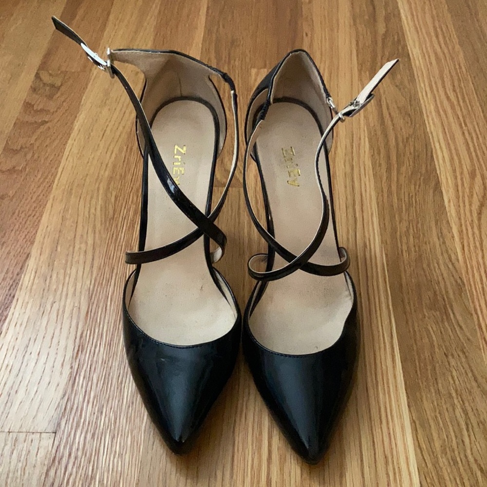 EUC ZriEy Black Heels with a Criss-cross Strap